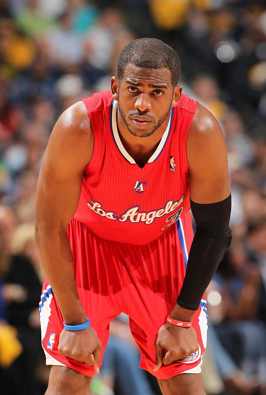 俊展现出超 俊展现出超